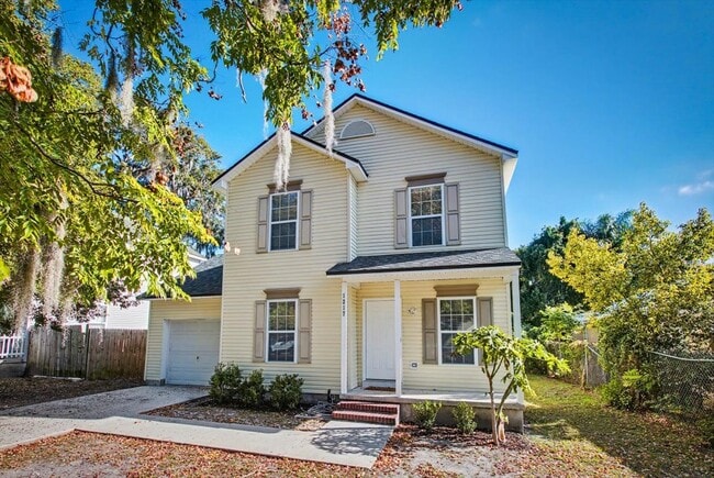 Photo - 1217 Clock St