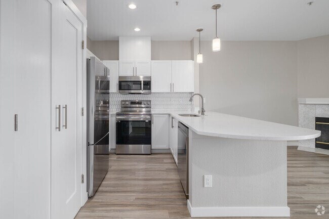 1BR, 1.5BA - 980SF - Kitchen - Park Vista Apartments