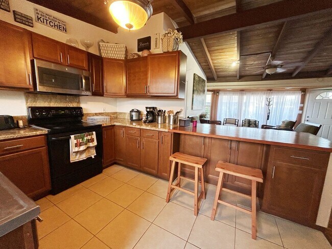 Photo - 6 bed, 3 bath, 2 parking Attached Home in Lower Waipahu