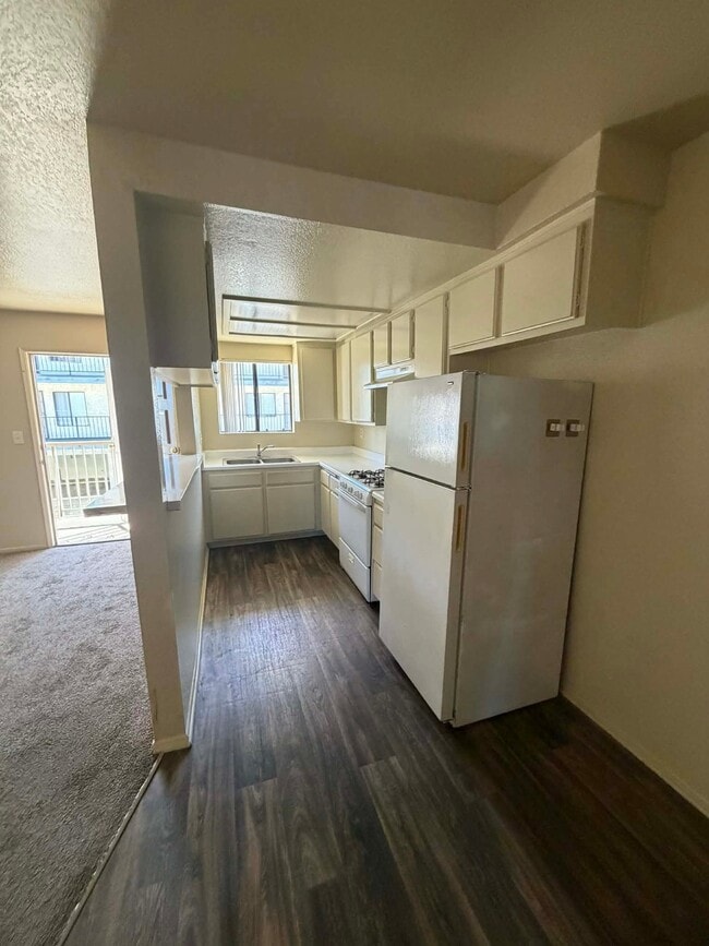 Photo - 13606 Cerise Ave Unidad 7A