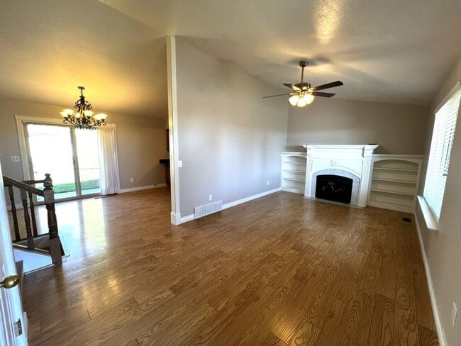 Photo - 676 E 3300 N