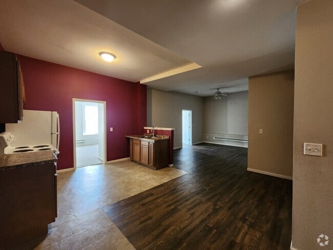 Building Photo - Apartments Unit D