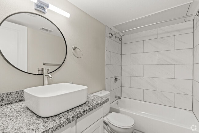 1BR, 1BA - 640SF - Bathroom