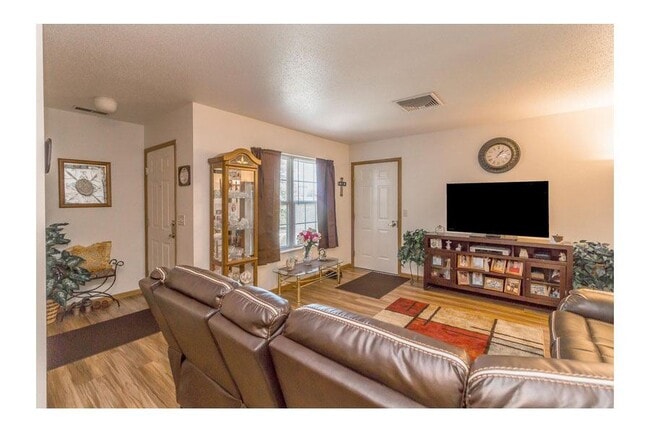 Photo - Lakewood Village Apartments