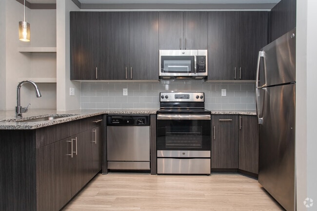 1BR, 1BA - 838SF