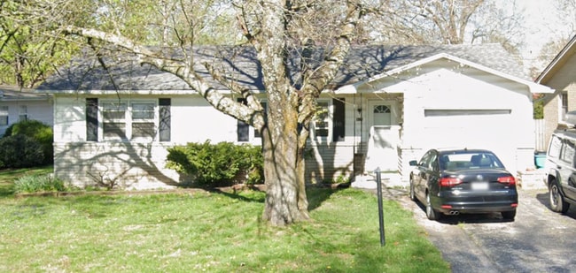 Building Photo - 2-3 bedroom, 1 bath, 1 car garage home for rent