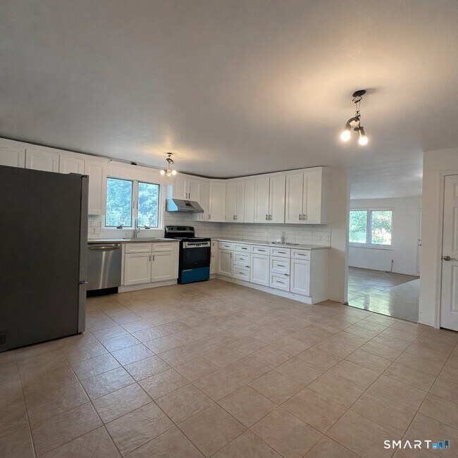 124 Harbor Dr