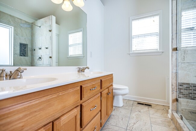 Photo - 1105 McDonough Cir