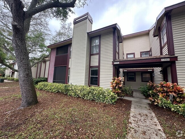 Building Photo - Stunning 1 Bedroom Condo in Pet-Friendly A...