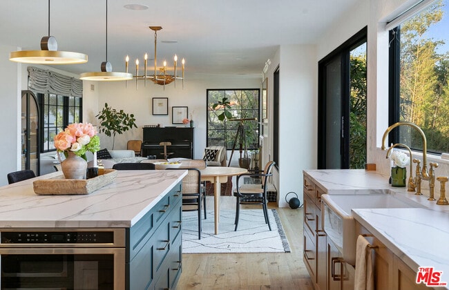 Photo - 2720 Hollyridge Dr