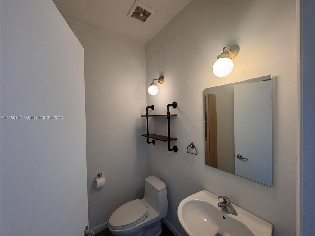 Photo - 2001 Meridian Ave