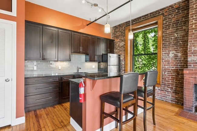 Unit #5 - 46 Market St