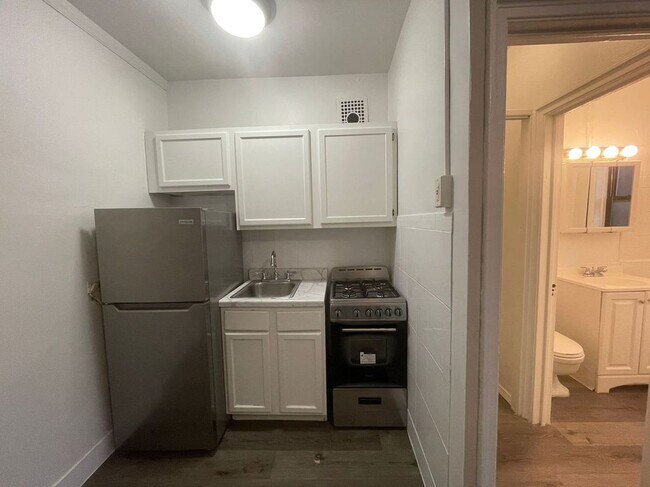 434 W Wellington Ave Unit 611