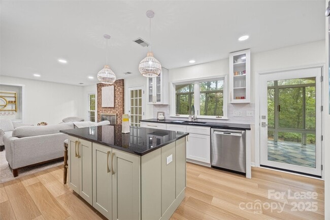 Photo - 7601 Robin Crest Rd