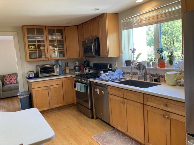 Building Photo - Beautiful single family house in a prime location in Newton
