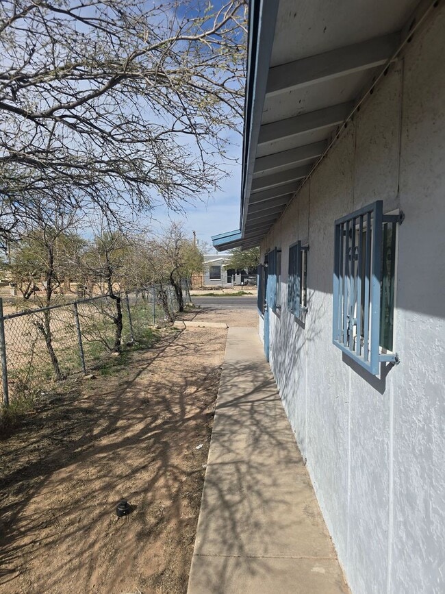 Building Photo - pm0502 Unit 132 E. Michigan Dr