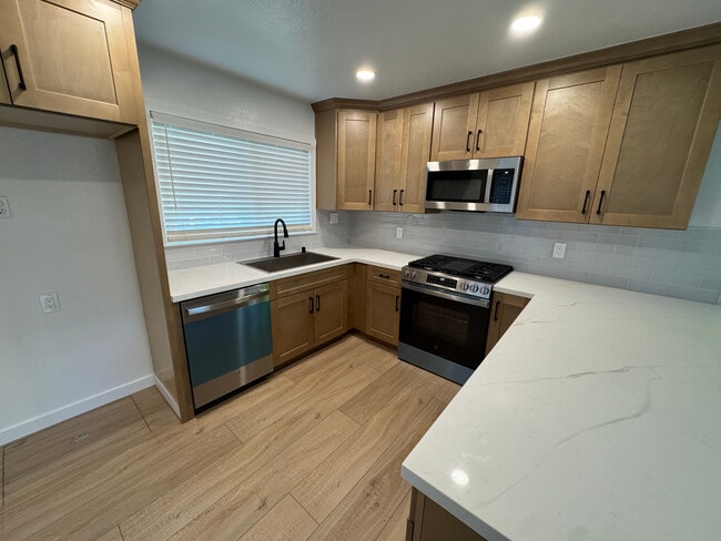 Photo - 2204 Lausett Ave