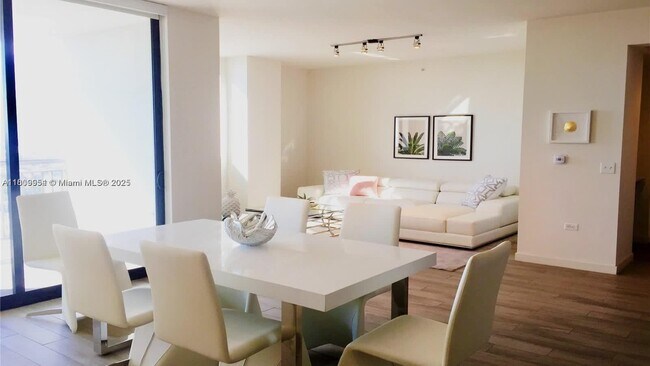 Photo - 999 SW 1st Ave Unidad 3306 Rental
