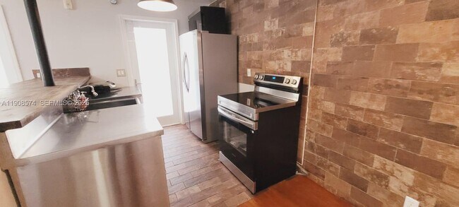 Photo - 1715 Wiley St Unit 8