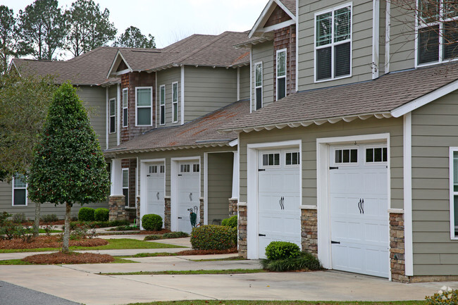 Building Photo - The Gardens Rental