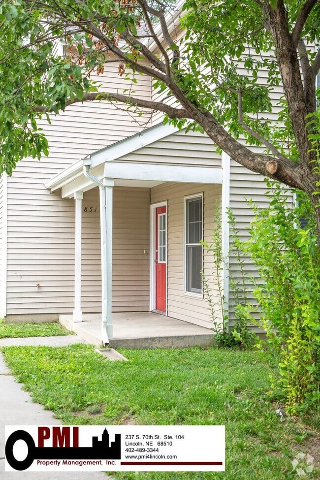 Building Photo - 3 Bedroom and 1.5 bathroom Duplex for Rent Rental