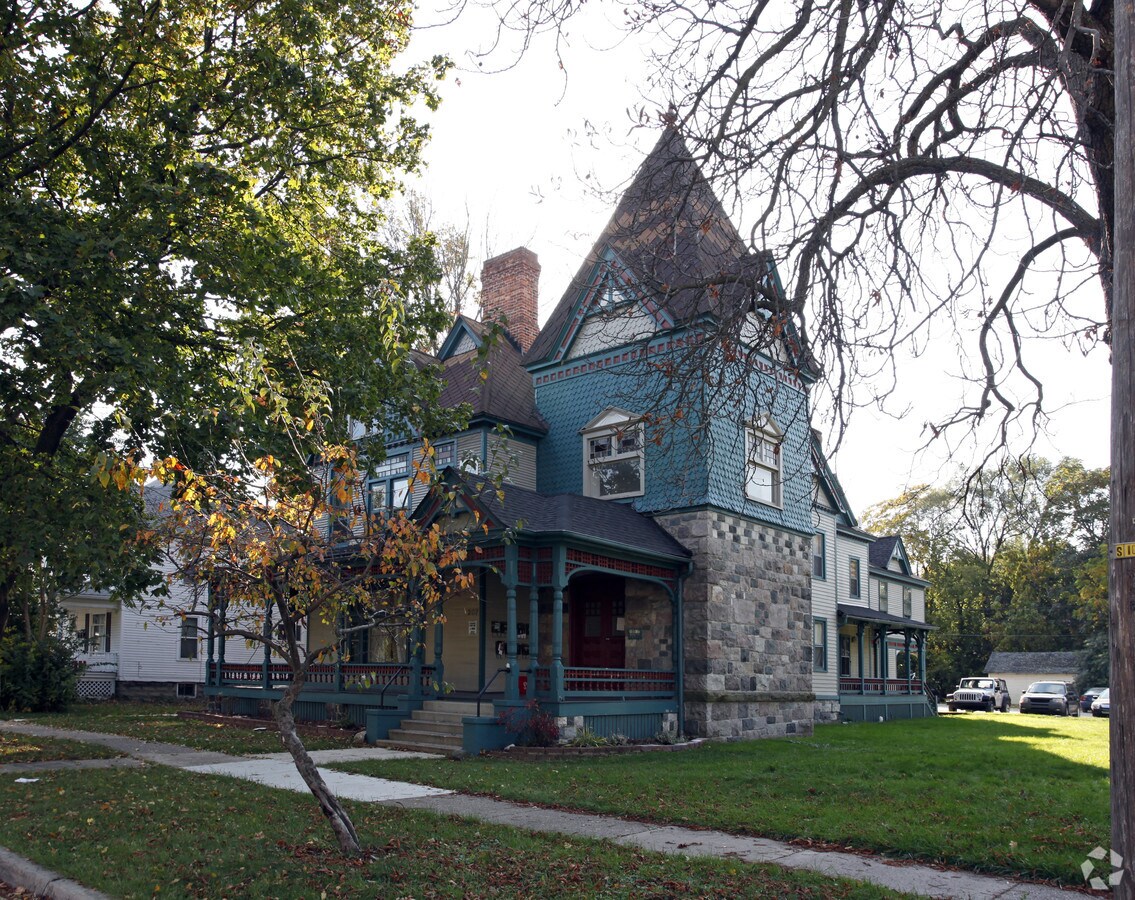 Photo - 207 N Hamilton St