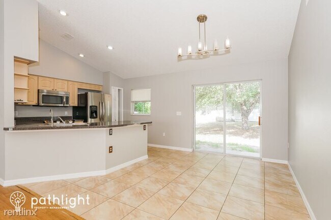 Photo - 3 br, 2 bath House - 450 S Cedar Ave UNIT