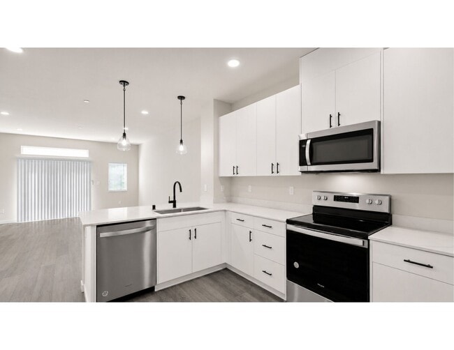 Photo - 16124 Cascadian Way