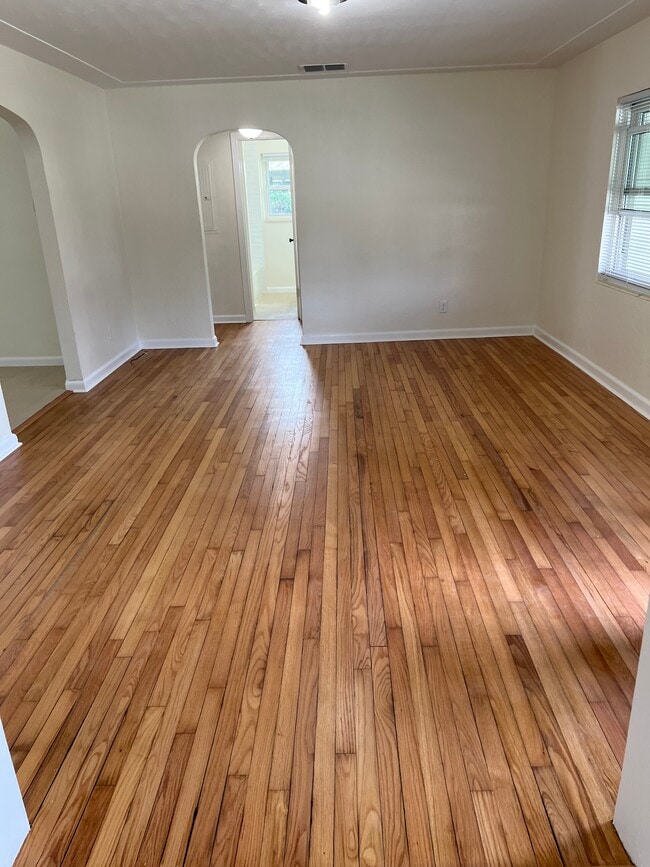 Photo - 121 Leon Ave