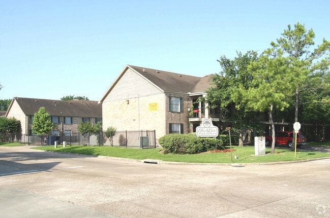 1776 Gessner Dr. - Gessner Park Apartments