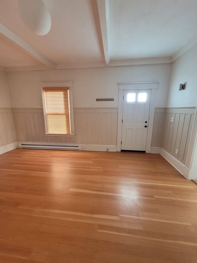 Building Photo - 332 W 5th Ave Unit B