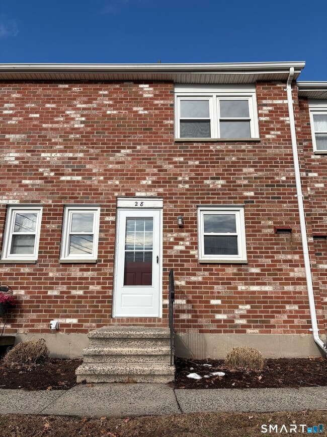 Building Photo - 43 Hiltbrand Rd Unit APT 2-8