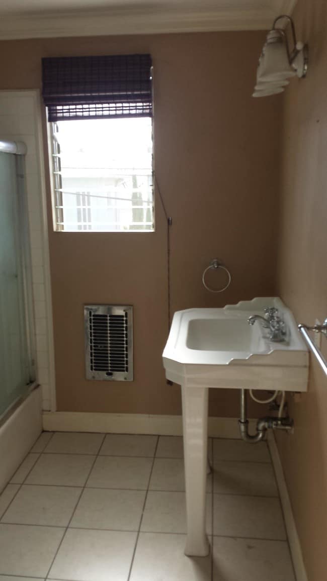 Bathroom - 1311 E 1st St Unit 11