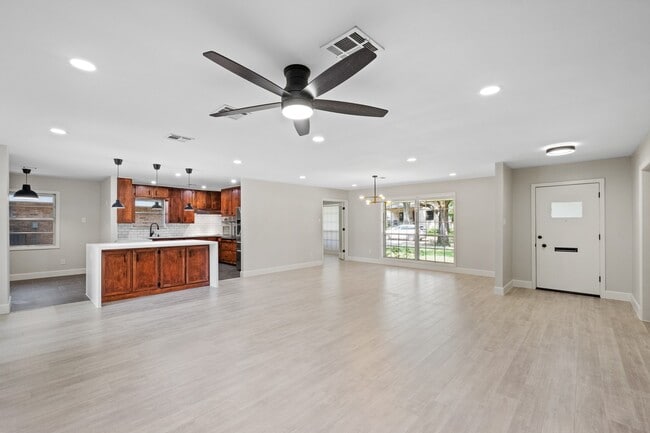Building Photo - 5911 Rutherglenn Dr