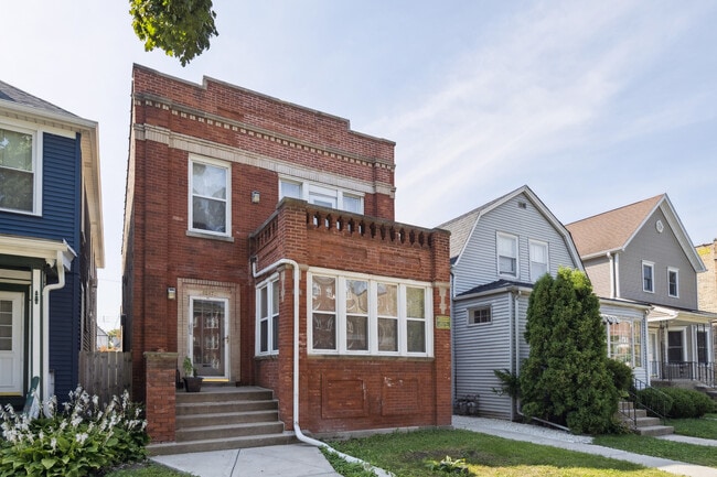 Building Photo - 4847 W Hutchinson St