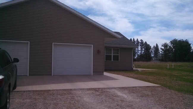 Photo - E2512 Spencer Lake Rd Townhome