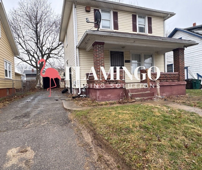 Photo - 725 Maplehurst Ave