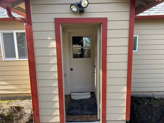 Photo - Cute cottage in Seal Rock!