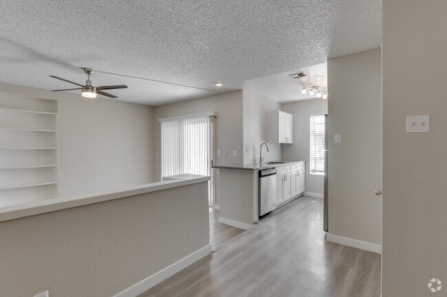 1BR, 1BA - 684SF