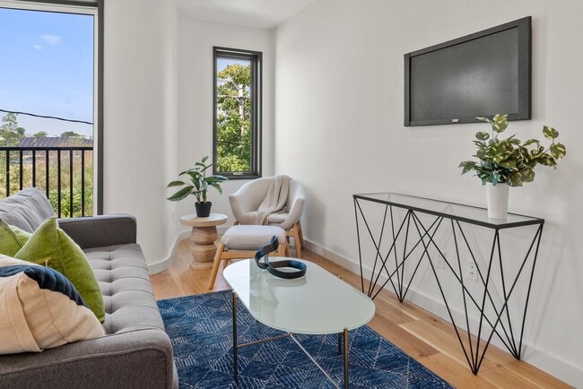 181 Condor St Unit 6