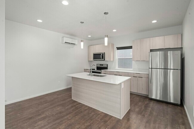 Photo - 1689 S W Temple St