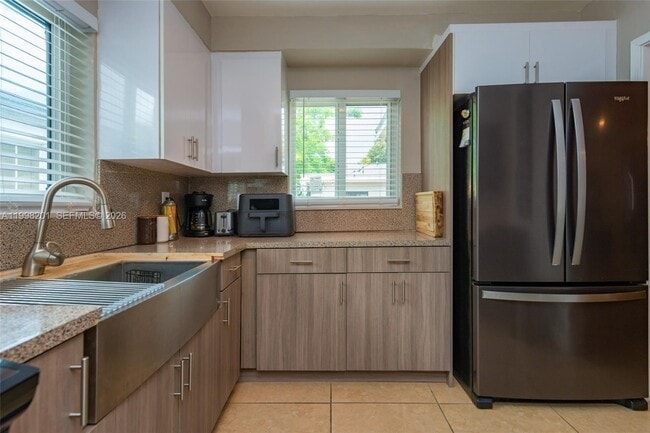 Photo - 2925 NW 11th Ave Unidad Front