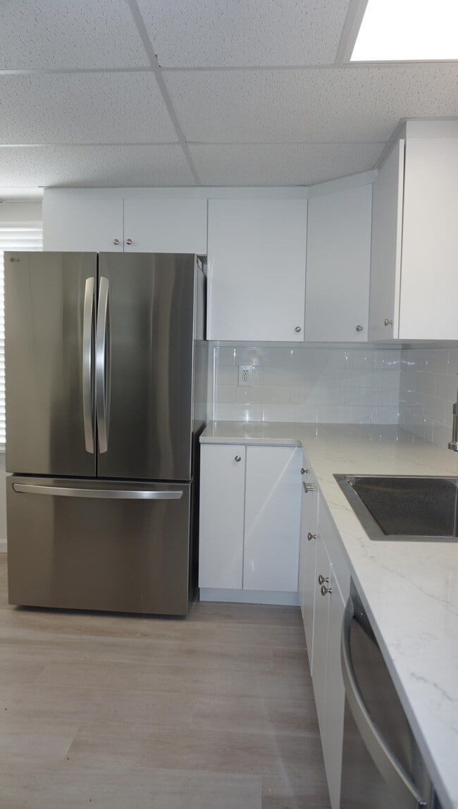 Photo - 2364 Pinecrest Ave