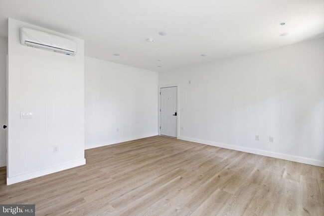 Building Photo - 613 Brooklyn St Unit 7