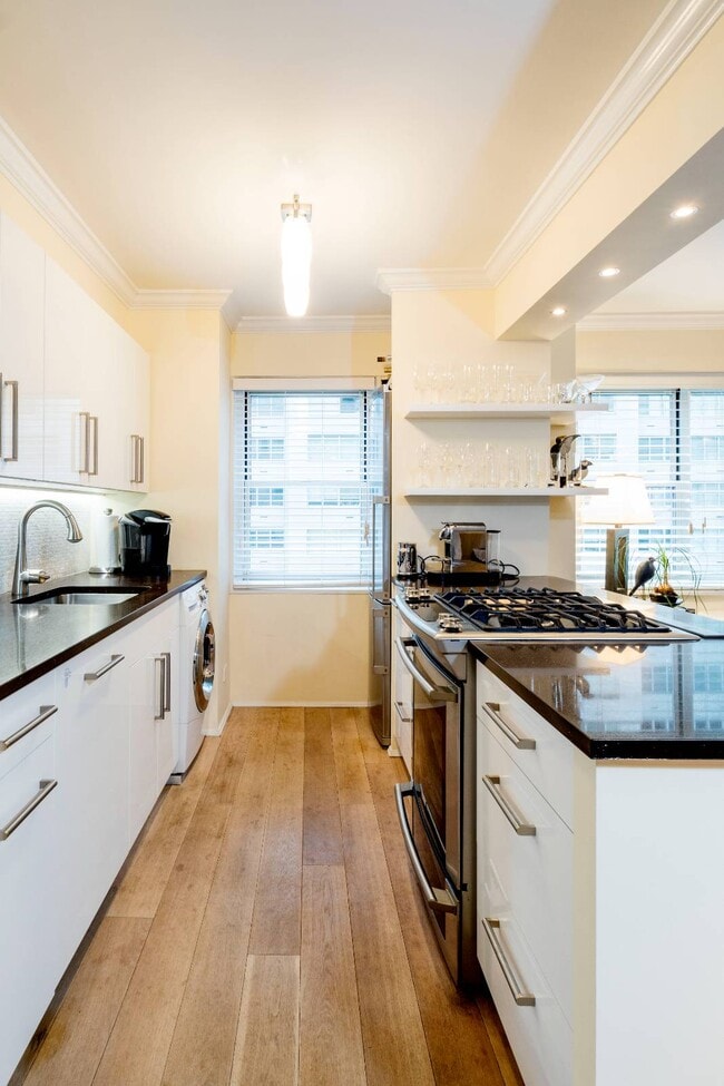 Photo - 100 W 57th St Unit 12-G