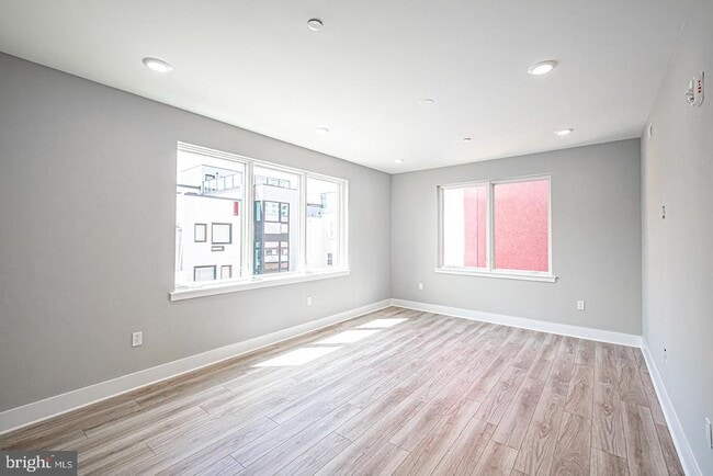 Photo - 746 S 16th St Unit 3C