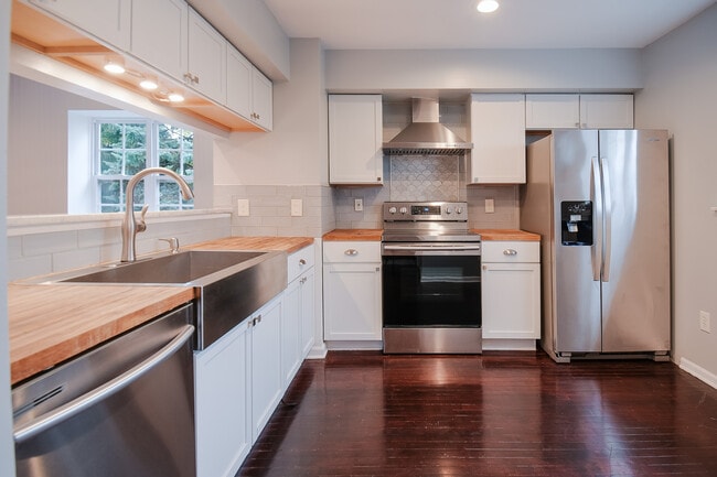 Photo - 1374 Village Dr