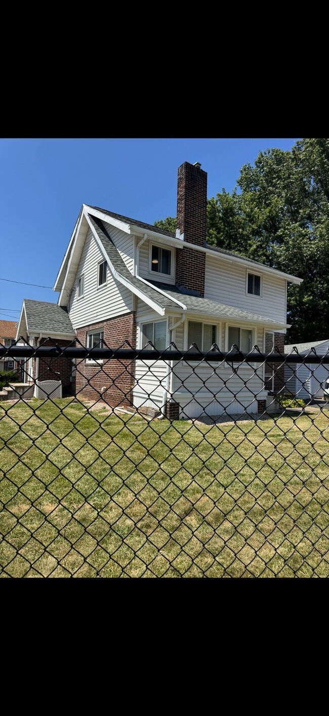 Photo - 1376 Diagonal Rd