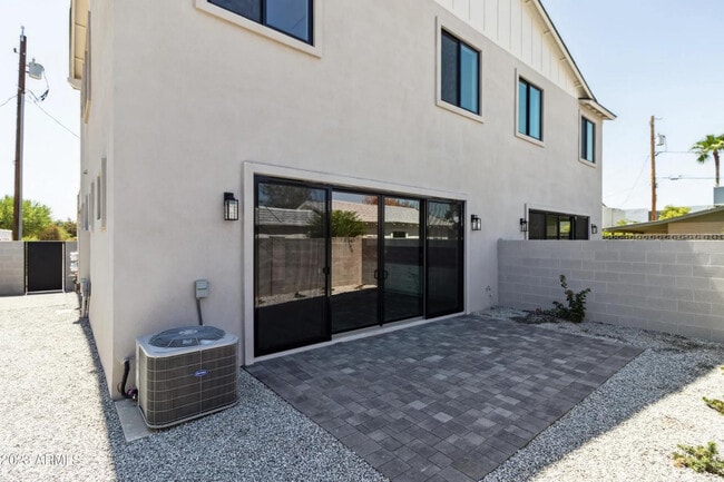 Photo - 902 W Hazelwood St