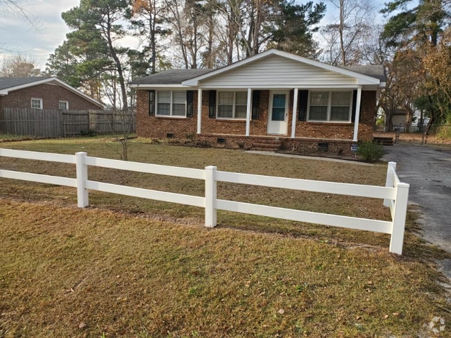 Building Photo - 220 Fairway Dr Rental